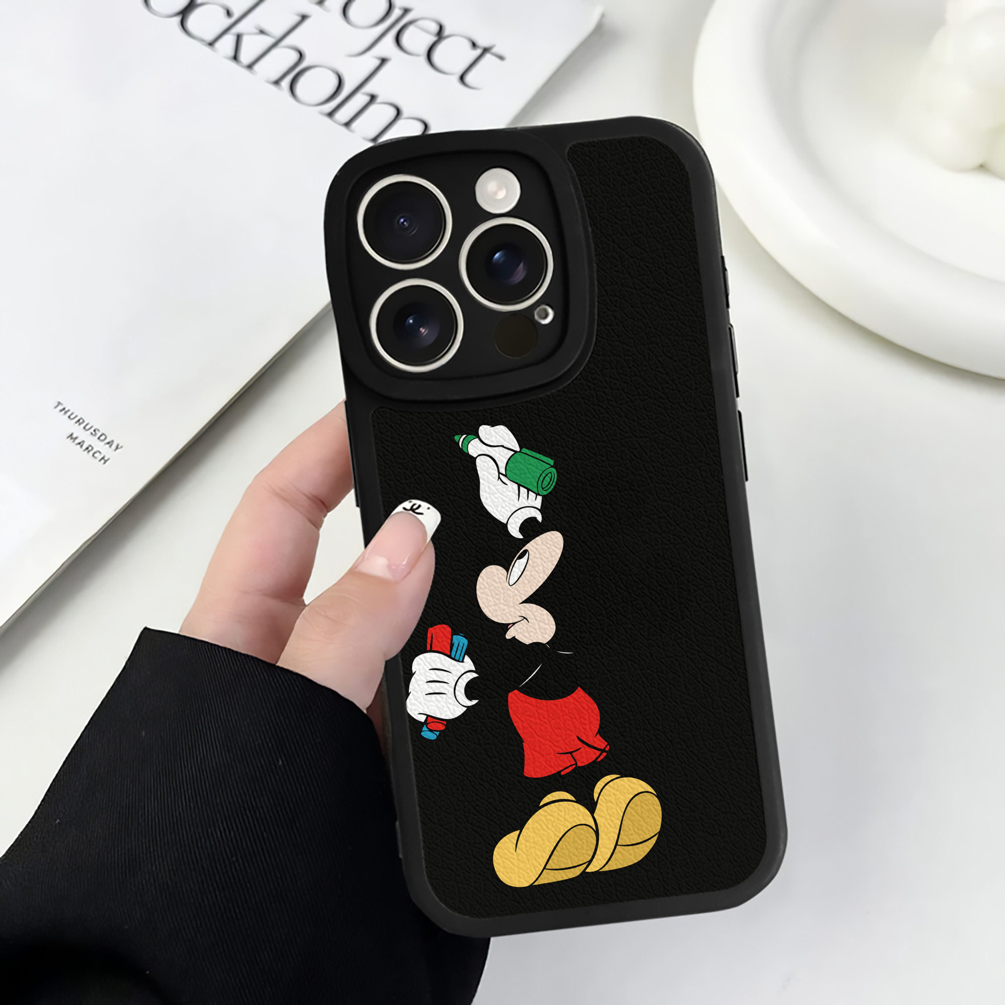 （画像用） ミッキーマウス Mickey Mouse 【iPhone 16シリーズ対応】シリコンスマホケース（レザー調） 材質：シリコン